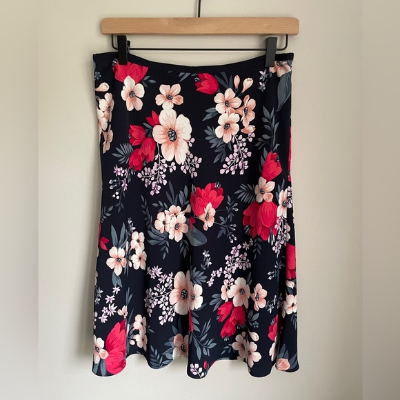 Ann Taylor Petite Navy Floral Midi Skirt Size 10 Petite NWOT - Picture 2 of 4
